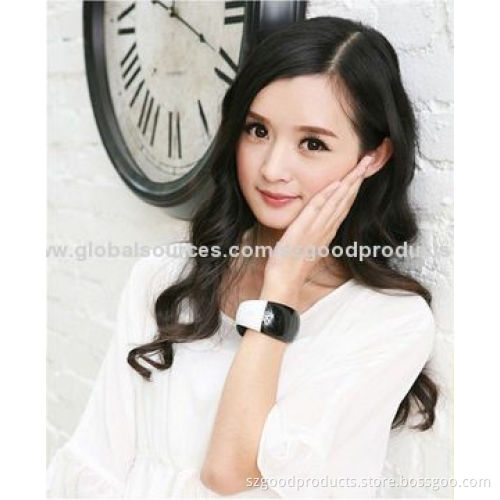Bluetooth Bracelet with Vibrating Reminder Displays the Caller's Name and Phone Numbers on the OLED